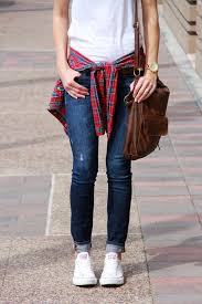 How To Wear High Top Converse With Skinny Jeans The Blonde S Couture A Beauty Fashion Blog Fashion Clothes Casual Outfits