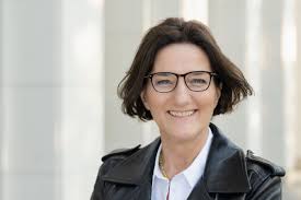 Stephanie Gessner's Instagram, Twitter & Facebook