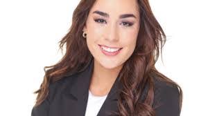 Sarah Smith's Instagram, Twitter & Facebook