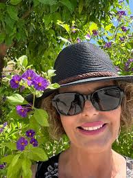 I AM HERE TO SAY GOODBYE TO THE GROUP, WHICH I LOVE SO MUCH! 😢 MY HUSBAND  SAYS I AM IN THIS GROUP EVERY 20 SECONDS AND HE CAN'T STAND IT ANYMORE!