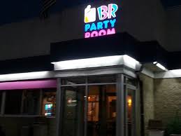 Order your cake by clicking on the link below!! Single Lane Drive Thru At Baskin Robbins Picture Of Baskin Robbins Niles Tripadvisor