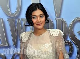 Model baju naysila mirdad difilm. Naysila Mirdad Lebih Suka Berlibur Ke Eropa Ini Alasannya Tabloidbintang Com