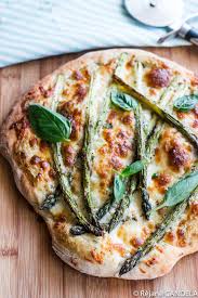 Pizza Aux Asperges Vertes A L Ail Des Ours Basilic Food For Love Asperge Verte Alimentation Ail Des Ours