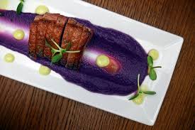 Si aici mi se pare ca am scos pieptul de rata din frigider cam cu o ora inainte de a il prepara pentru a ajunge la temeperatura camerei. Piept De RaÈ›Äƒ Piure De VarzÄƒ RoÈ™ie È™i Miere Ghimbir Confit È™i CremÄƒ De Portocale Fotografia De Charlie Cluj Napoca Tripadvisor