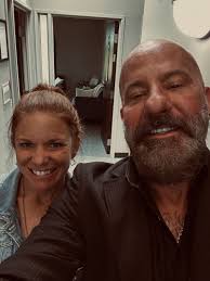 I am seeking SELFIE advice- where do you look? Do you tilt your head…