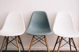 Aber erst 1948 wurde die idee anlässlich einer ausstellung des museum of modern art, new york, in. Bewahrter Stuhlklassiker Der Eames Plastic Side Chair Dsw