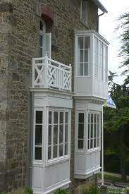 Bow Window D Une Maison A Dinard Fenetre Dinard Fenetre Realise Par Menuiseries Sur Mesures M S M A Dinard Realisa Maison Extension Maison Entree Maison