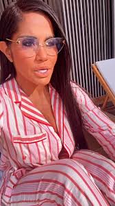 Buenos días !!! ☀️ Mi taza ☕️ de café no podía faltar en este Amanecer 🌅  hermoso de Navidad 🎄🎅🏾No deseo grandes cosas, solo momentos llenos de  sinceridad, amor y calma. Pues que lo más valioso no se ...