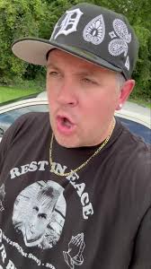 I SAW YOU SEE ME WALKIN ON THE FREEWAY 😡