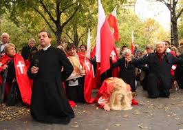 Résultat de recherche d'images pour "manifestation de civitas contre la pièce de théatre"