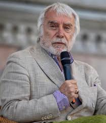 Lo sapevate che… una delle poesie più belle e intense di Leopardi, A  Silvia, racconta una storia tragica. Ecco immaginatevi un giovane  solitario, seduto in una vecchia biblioteca, intento a scrivere, a