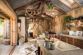 En la foto podemos ver una cocina rustica con un diseño un tanto peculiar. Cocinas Rurales El Encanto De Lo Natural Cocinas Con Estilo