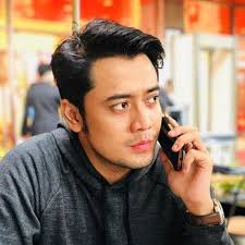 Artis kriss hatta mengaku pernah diajak untuk melakukan settingan berpacaran dengan seorang politikus. Kriss Hatta Diminta Cepat Beri Cucu Untuk Ibunda Showbiz Liputan6 Com