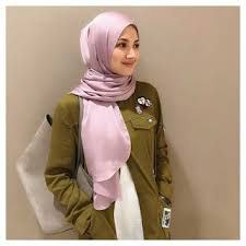 Drama ini mengisahkan seorang cinderella bernama nura medina (nur fazura) dan hero, tengku ian uzzam (fattah amin). Hero Seorang Cinderella Drama Cast