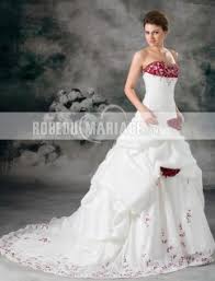 (et sans vouloir déflorer les photos avant que tu ne les voies : Robe De Mariee Avec Du Rouge 2c2560
