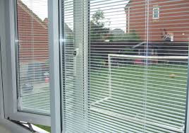 Pilastik doğrama camı nasıl kırılmadan sökülür gerekli malzemeler 1:cam küreği 2:cam tokmağı 3:spatula 4:düz uçlu tornavida. Jaluzi Perde Kervan Perde