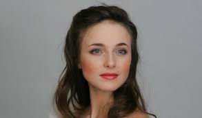 В трехлетнем возрасте аню записали в секцию спортивной гимнастики. Anna Snatkina Biografiya Foto Lichnaya Zhizn Muzh I Deti Rost I Ves Luchshie Roli 2021