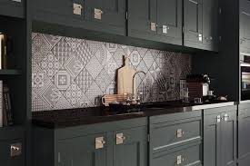 Credence Kuchen Patchwork Und Kunstlerische Zementfliesen Artistic Corner Cement Credence Cook Def Patchwork Kitchen Kitchen Wall Tiles Kitchen Design