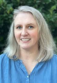 Kelli Larose's Instagram, Twitter & Facebook