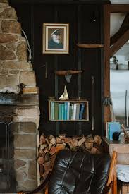 A Respectfully Restored Fisherman S Shack On The Australian Coast Design Sponge Interieur Maison Decoration Maison Deco