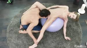 ソニャ・スウィートと裸ヨガ