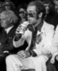 Bernie taupin wrote the lyrics to the single that calls back to the relationship. Elton John In Wimbledon Bild Kaufen Verkaufen