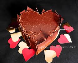 Coeur Arabella D Apres Pierre Herme Dacquoise Aux Noisettes Bananes Poelees Aux Fruits De La Passion Chantilly Au Chocolat Au Lait Et Au Gingembre Confit Chantilly Au Chocolat Chocolat