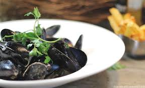 Moules Marinieres Sans Vin Et Frites Allegees Recette Recettes Minceur Recette Moules Marinieres Moules Marinieres