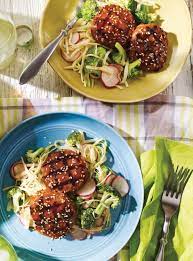 Galettes De Veau Laquees Et Salade Asiatique Ricardo Recipe French Recipes Dinner Lean Cuisine Beef Recipes