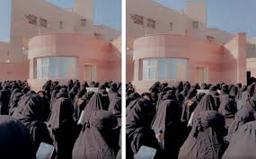 نريد لهذه الجامعة أن تكون جامعة متميزة. Ø£ÙˆÙ„ ØªØ¹Ù„ÙŠÙ‚ Ù…Ù† Ø¬Ø§Ù…Ø¹Ø© Ø§Ù„Ù‚ØµÙŠÙ… Ø¨Ø´Ø£Ù† ÙÙŠØ¯ÙŠÙˆ ØªÙˆØ§Ø¬Ø¯ Ø¹Ø¯Ø¯ ÙƒØ¨ÙŠØ± Ù…Ù† Ø§Ù„Ø·Ø§Ù„Ø¨Ø§Øª Ø£Ù…Ø§Ù… Ø¥Ø­Ø¯Ù‰ Ø§Ù„ÙƒÙ„ÙŠØ§Øª ØµØ­ÙŠÙØ© Ø§Ù„Ù…Ø±ØµØ¯