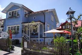  herzlich willkommen bei yoga haus im see in appenweier. Im Cafe Blaues Haus In Oberstaufen Werden Die Gaste Verwohnt Erfahrungsberichte Gastro Spa Sport Med Einrichtungen Referenzen Grander International
