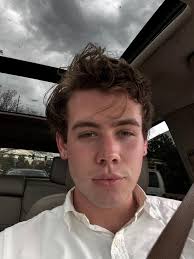 Hi everyone! I'm looking for a roommate. I'm moving to Tampa