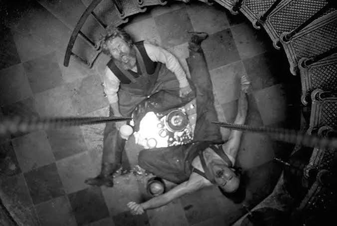 The Lighthouse (2019) – Warped Perspective