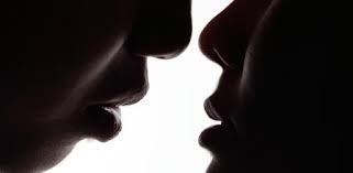 Los besos desatan un vendaval de calma y paz que también hace al sistema inmunitario más fuerte, además de aliviar el estrés y la tensión. Dia Internacional Del Beso Claves Para Besar Bien