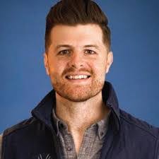 Elisabeth Dyer's Instagram, Twitter & Facebook