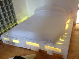 Europaletten bett mit selber anleitung machen lattenrost. 21 Ideen Fur Palettenbett Im Schlafzimmer Freshouse
