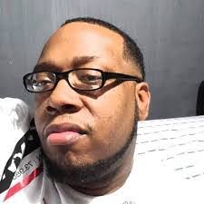 Darius Knox's Instagram, Twitter & Facebook