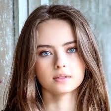 Simone Lockhart's Instagram, Twitter & Facebook