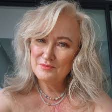 Laura mercier lipstick (Caviar Hydra-Crème) Anyone use it? There is a  colour I like but I'm interested in people's long term feedback. Would you  repurchase? Did you prefer a different brand?