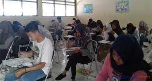 Kamu yang akan mengikuti tes ini adalah yang sudah dinyatakan lulus tes sebelumnya. Perjuangan 1400 Pelajar Surakarta Demi Masuk Stan