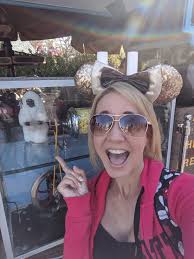 Lisa Menold's Instagram, Twitter & Facebook