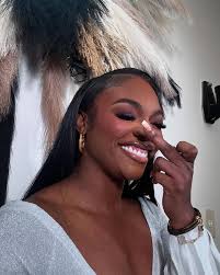 30' inch touch my booty 🍑 feeling real pretty 😍Nice lil switch up 💁🏾‍♀️  ! I'm pretty with no make up, but I don't mind a lil make up from time to