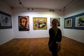 Salvador dalí fue el pintor más destacado del movimiento surrealista español. Vernisajul ExpoziÈ›iei Unexpected Dali 150 De Opere De ArtÄƒ Savurate De Iubitorii De CulturÄƒ ArÄƒdeni Galerie Foto Video Gazeta LocalÄƒ