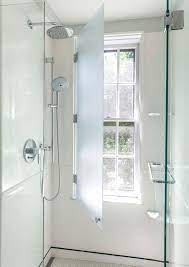 dusche vor fenster im badezimmer stilvolle ideen fur erstklassigen einbau 2019 dusche vor fenster badezi window in shower bathroom makeover bathroom windows