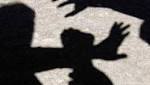 زوج يستعين بصديقه لـ«معاشرة» زوجته