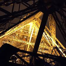 Suivre ne pas suivre règles de conduitediscussion. Eiffeltoweratnight Hashtag On Twitter