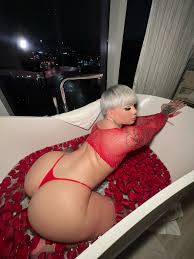 Rule 34 Dev - 1girl ameliathebody big_ass black_hair huge_ass long_hair  on_bed onlyfans string_panties white_female white_shirt|865687