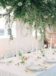 A Minimalist Wedding That Packs A Design Punch Modern Minimalist Wedding Modern Wedding Decor Minimalist Wedding Reception