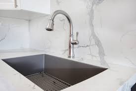 Undermount sinks are mounted from below the countertop, leaving you with a flawless countertop surface, meaning you won't have any water. Choosing A Sink For Granite Countertops Undermount Top Mount