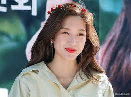 Gayoung Moon's Instagram, Twitter & Facebook